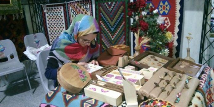 مشاغل خانگی زنان سرپرست خانوار اردبیل